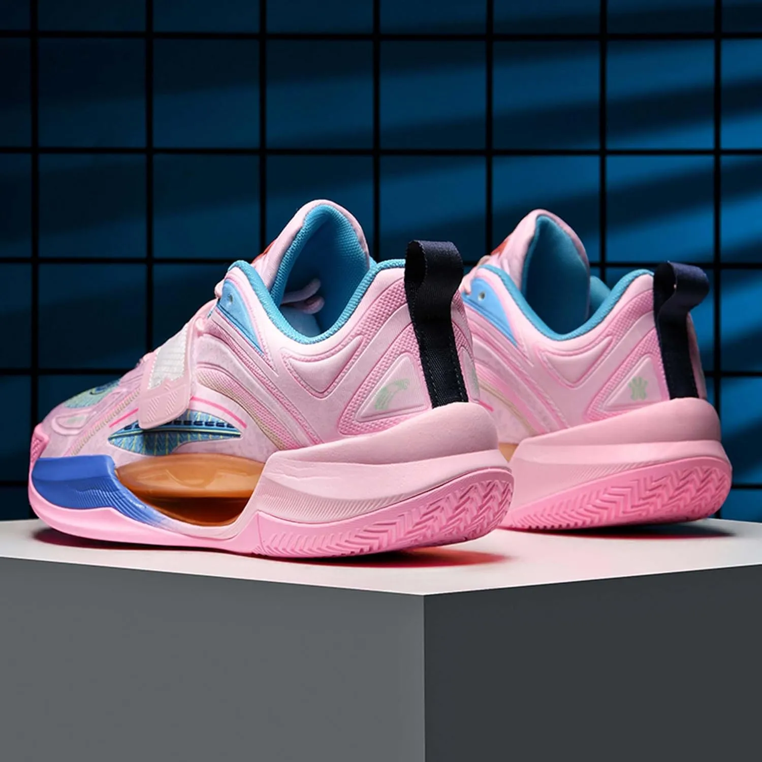 Neutral Fluorescent Basketball Shoes Fashion High Top Sneakers Breathable Anti-Slip Running Trainers Lightweight Breathable Outdoor Fitness Walking Jogging Shoes