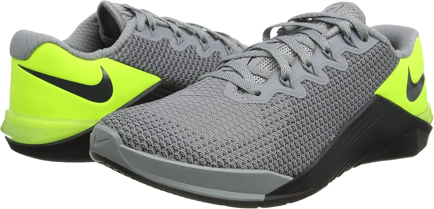 NIKE Unisex Fitness Shoes